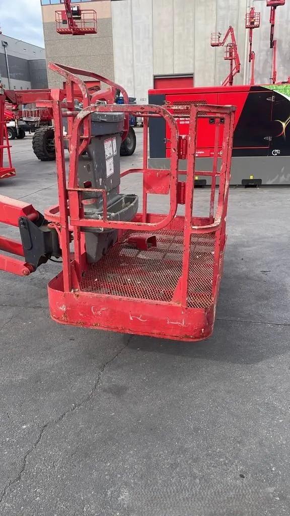 Scissor Lift - View 2